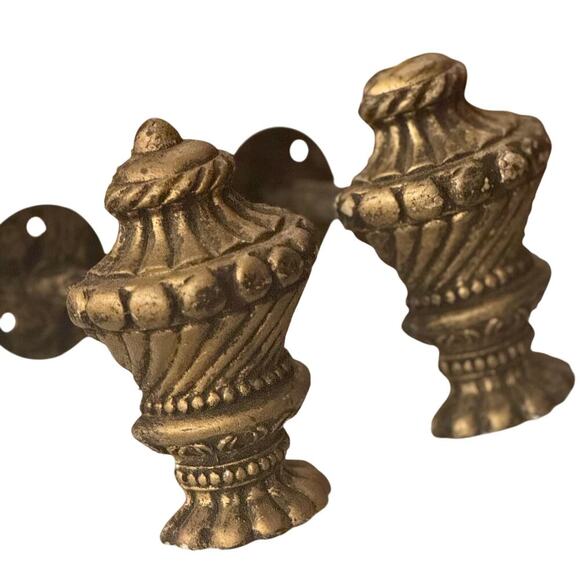 Pair of Vintage Neoclassical Urn Curtain Tiebacks – Cast Metal Gold Patina - Picture 1 of 4